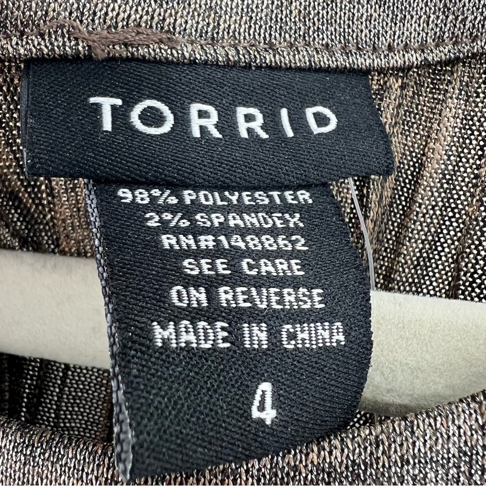 Torrid NWT Pleated Metallic Knit High Neck Tank in Gold size 4X - Picture 7 of 9
